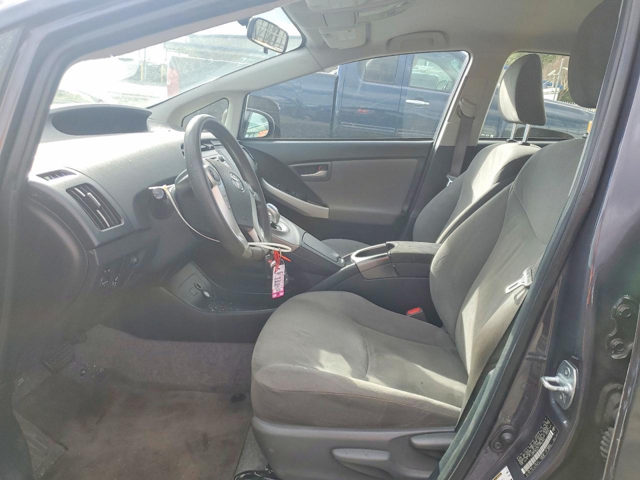 2015 Toyota Prius Two - Фото 7