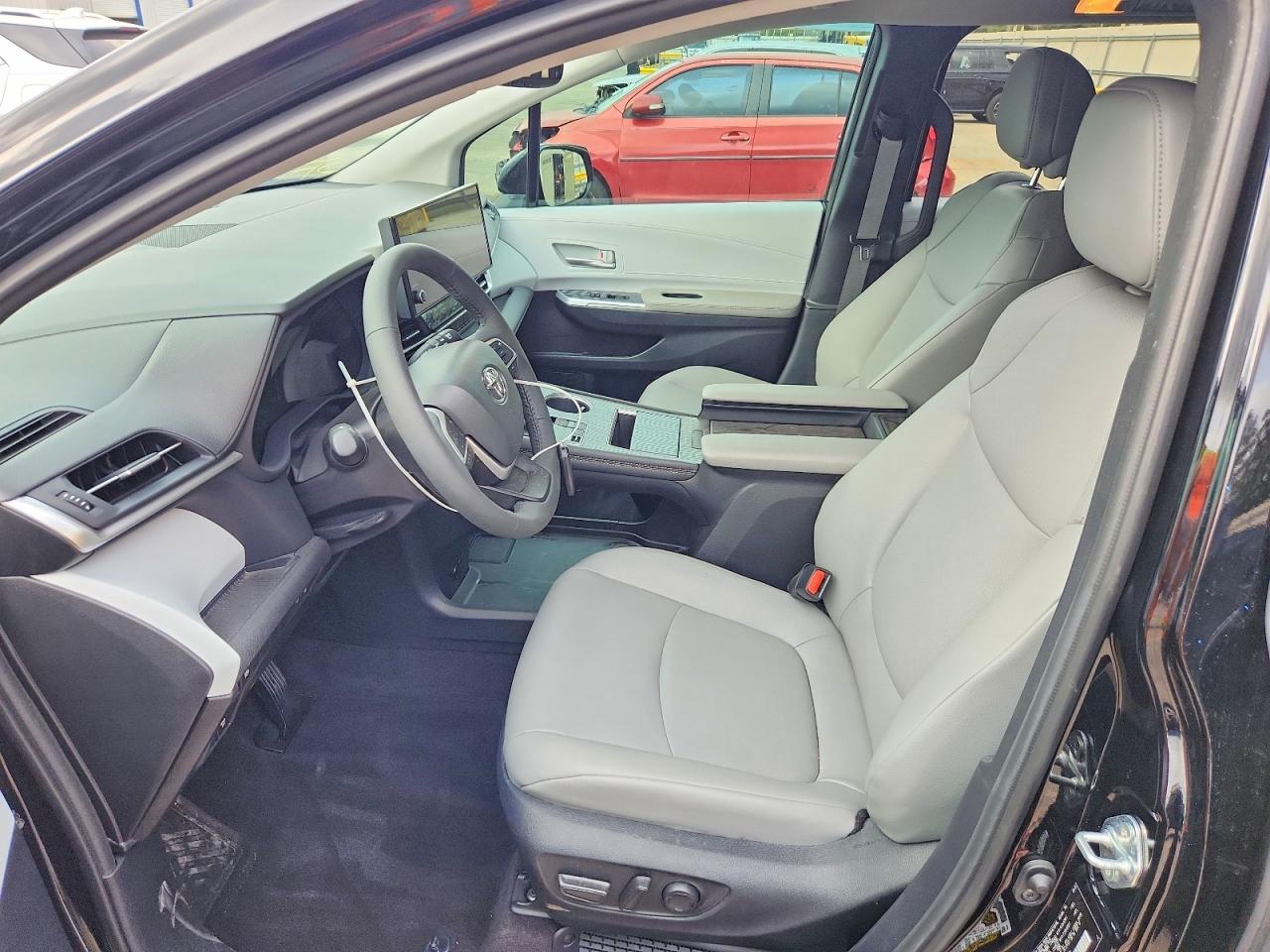 2025 Toyota Sienna Xle 8-Passenger - Фото 7