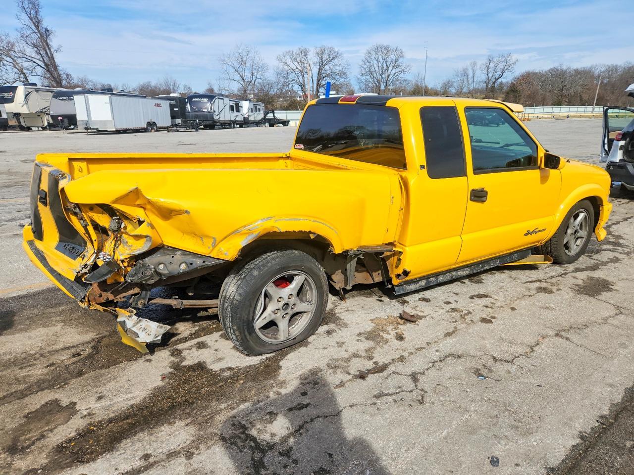 2002 Chevrolet S Truck S10 - Фото 3