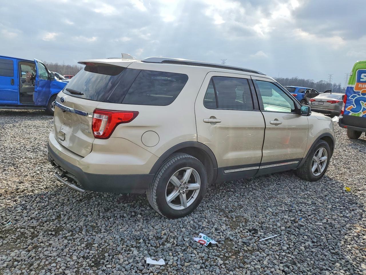 2017 Ford Explorer Xlt - Фото 3