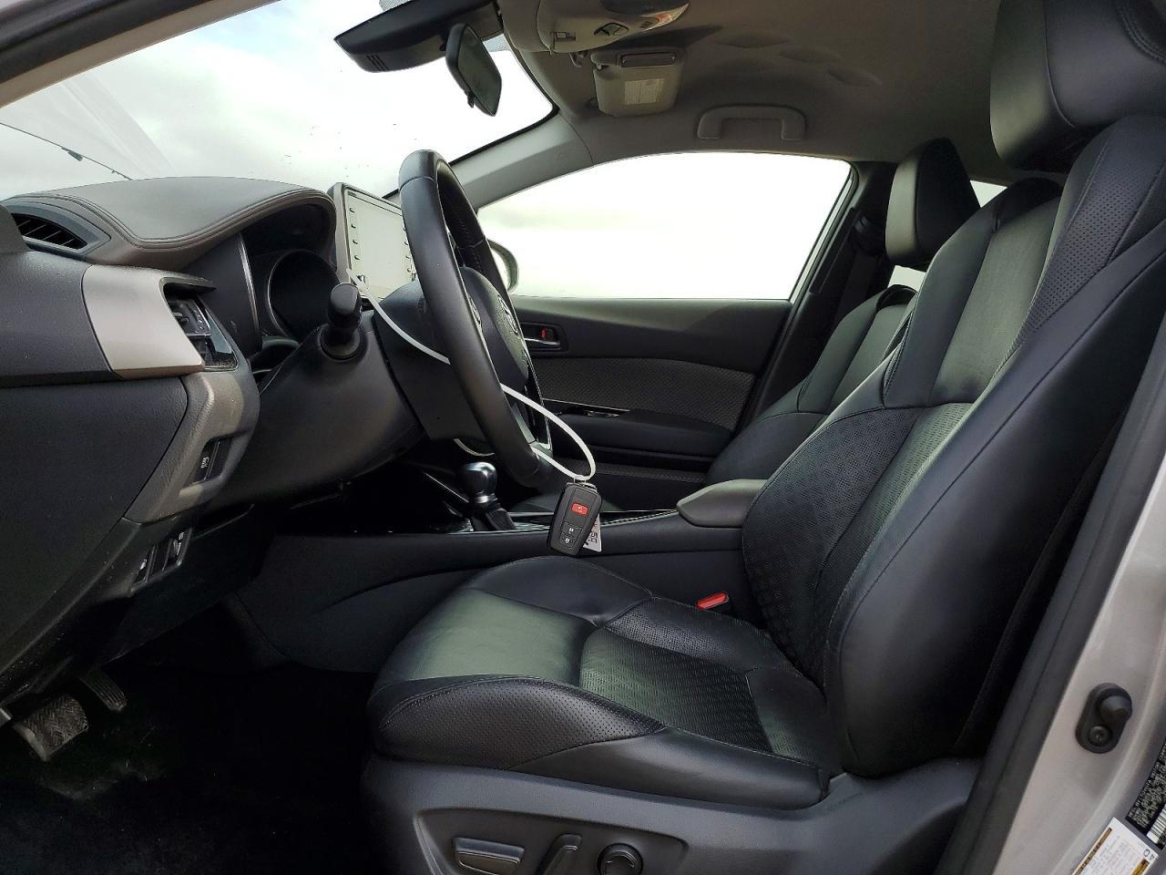 2020 Toyota C-Hr Xle - Image 7