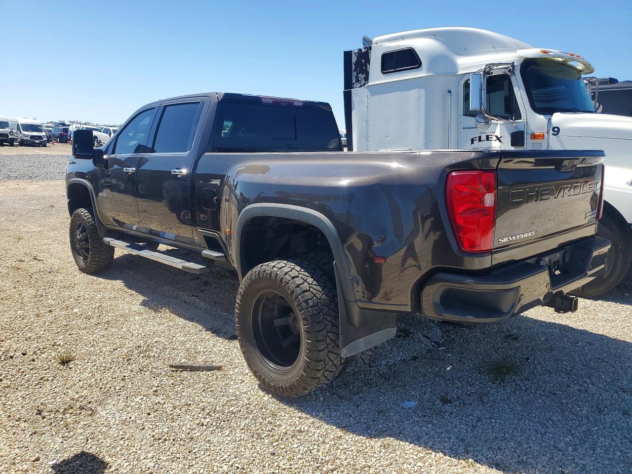 2020 Chevrolet Silverado K3500 High Country - Фото 2