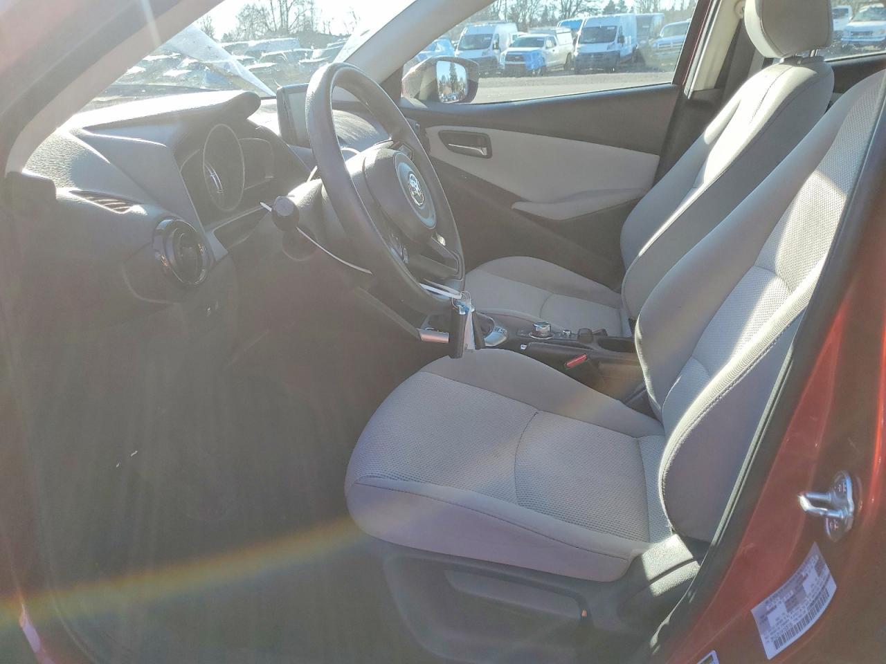 2019 Toyota Yaris L - Фото 7