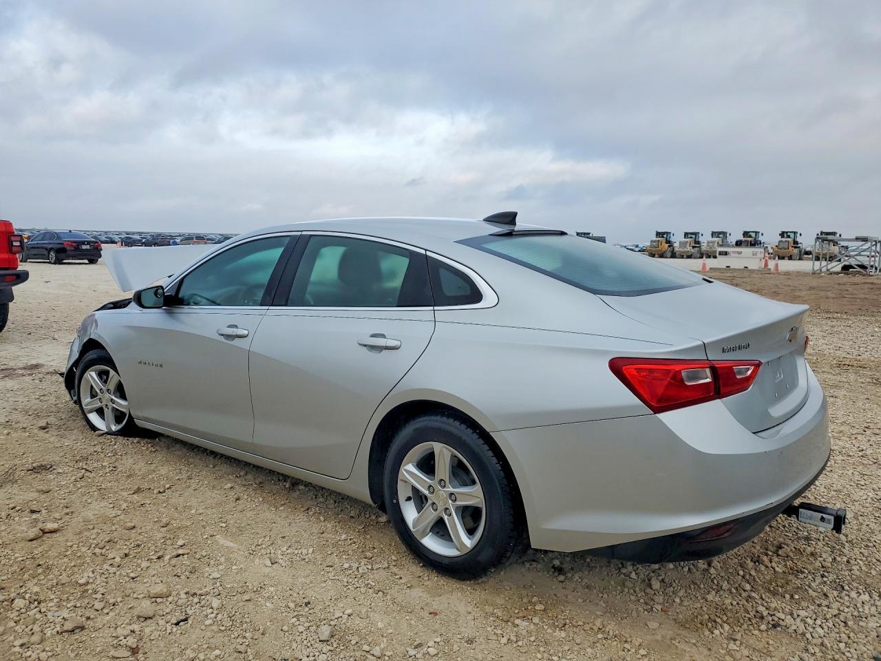 2020 Chevrolet Malibu Ls - Фото 2