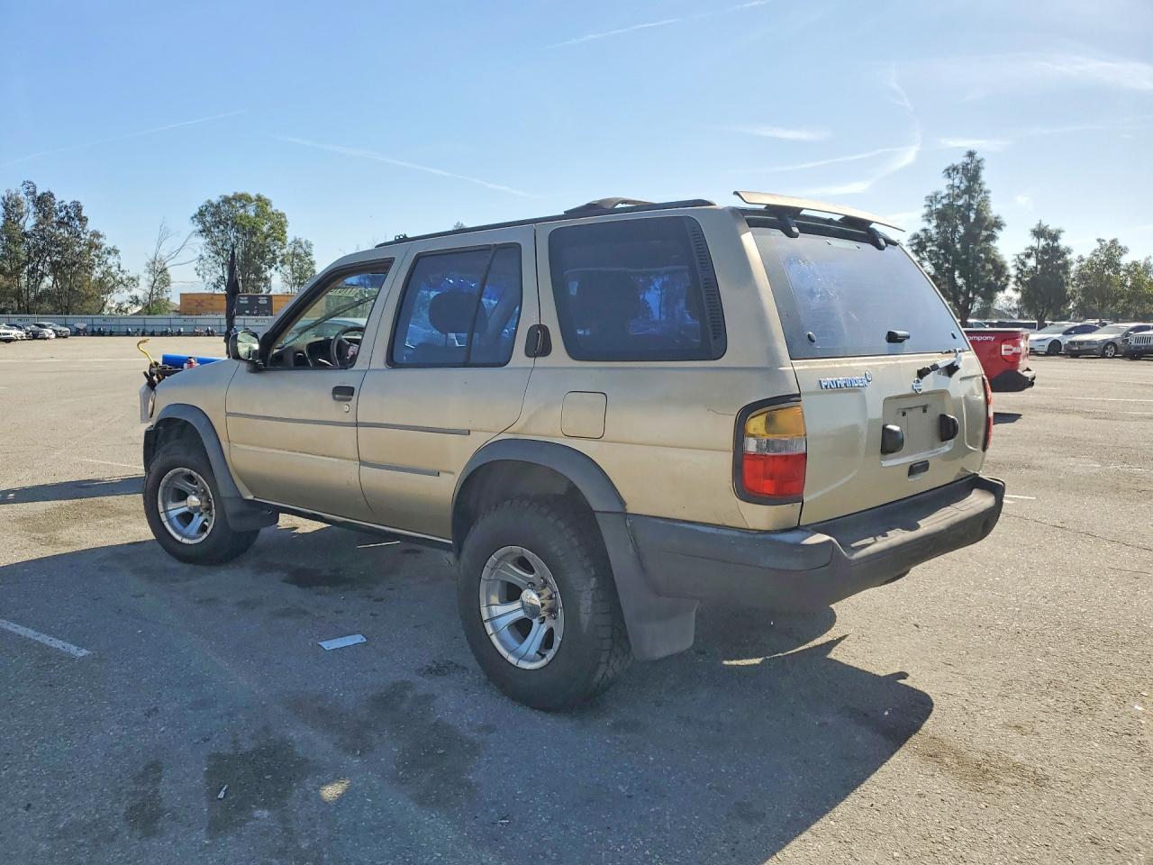 1997 Nissan Pathfinder Xe - Фото 2