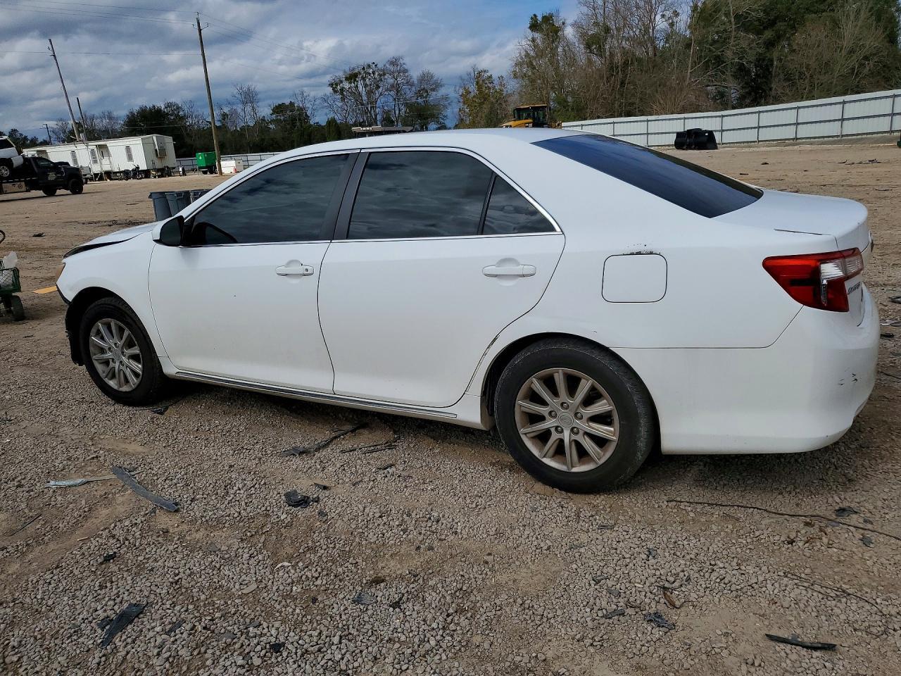 2012 Toyota Camry Base - Фото 2