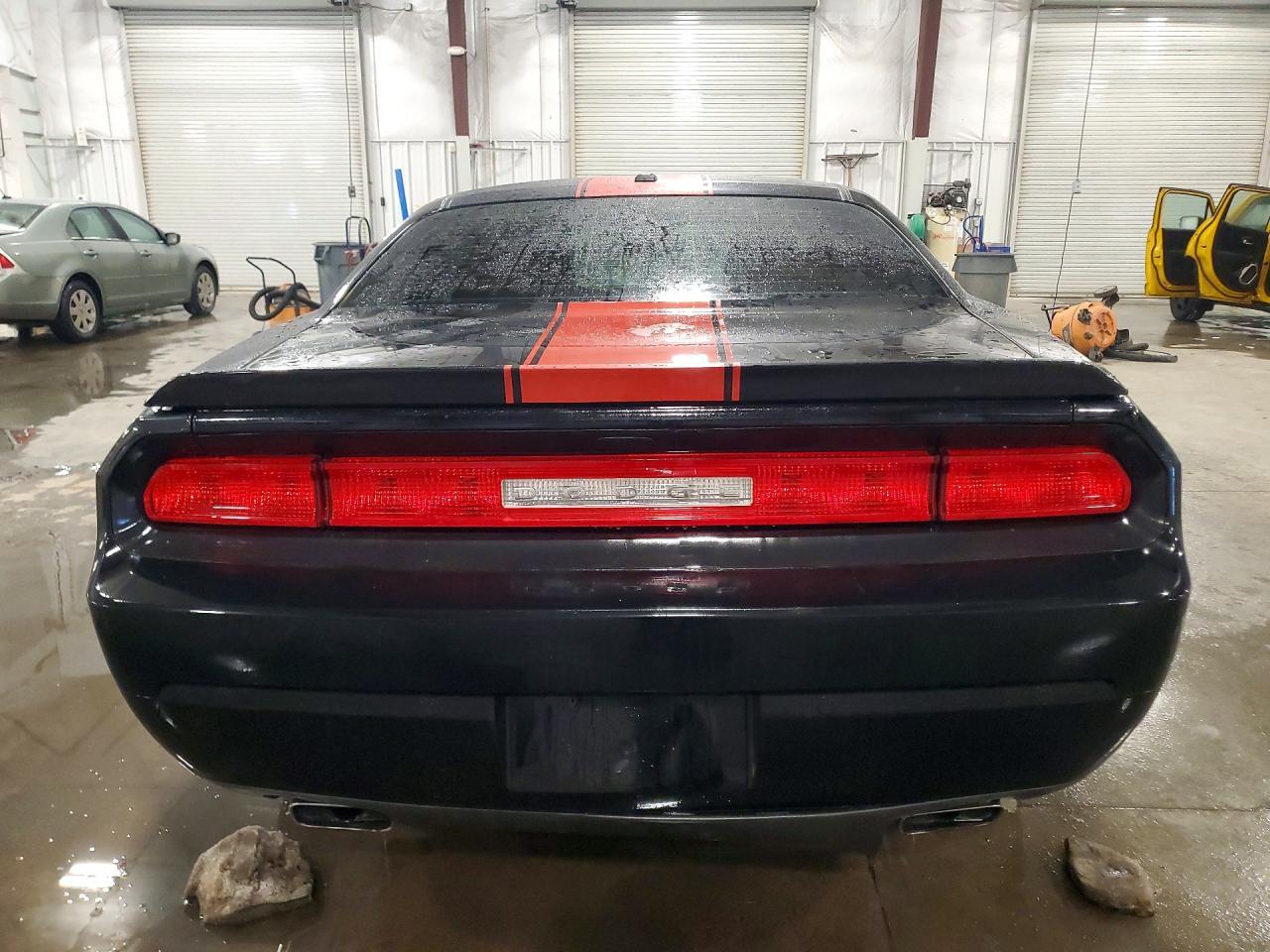 2014 Dodge Challenger Sxt - Image 6