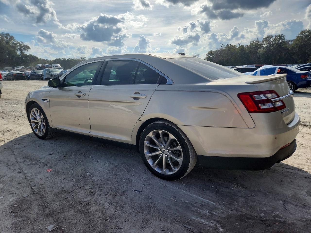 2018 Ford Taurus Limited - Фото 2