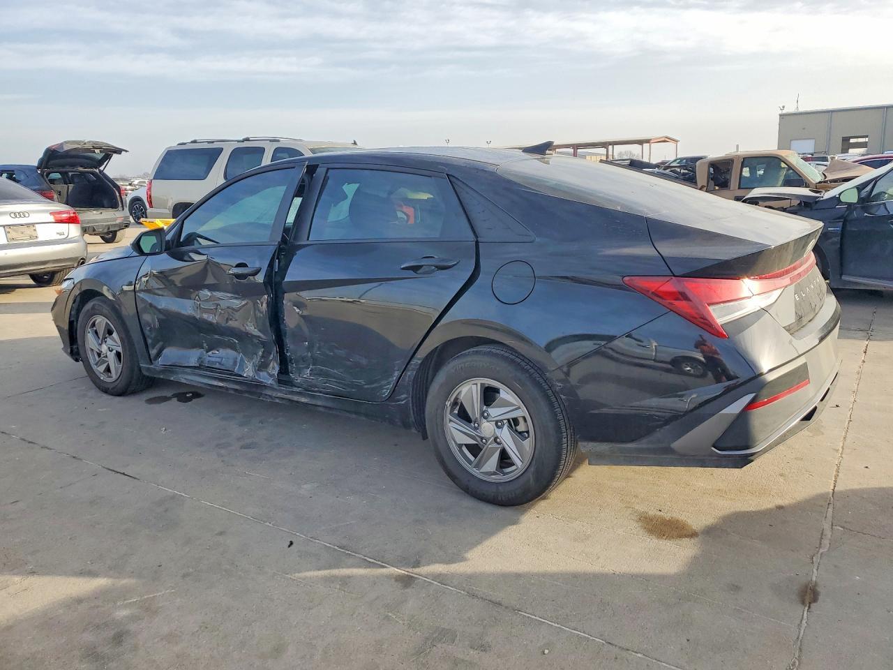 2025 Hyundai Elantra Se - Фото 2