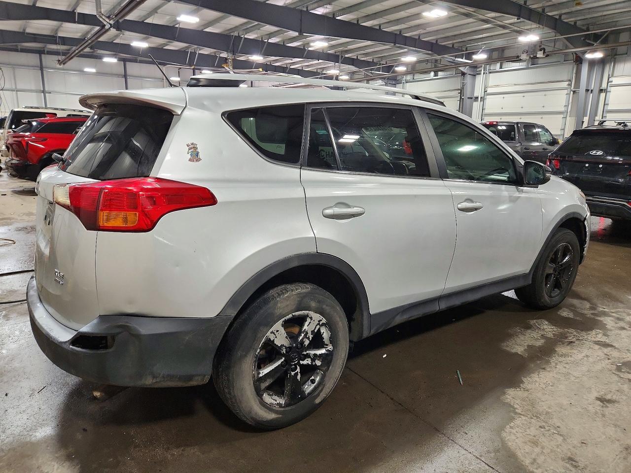 2015 Toyota Rav4 Xle - Image 3