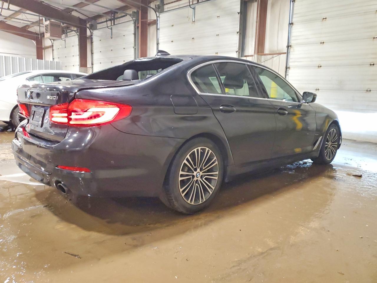 2019 BMW 530 Xi - Фото 3