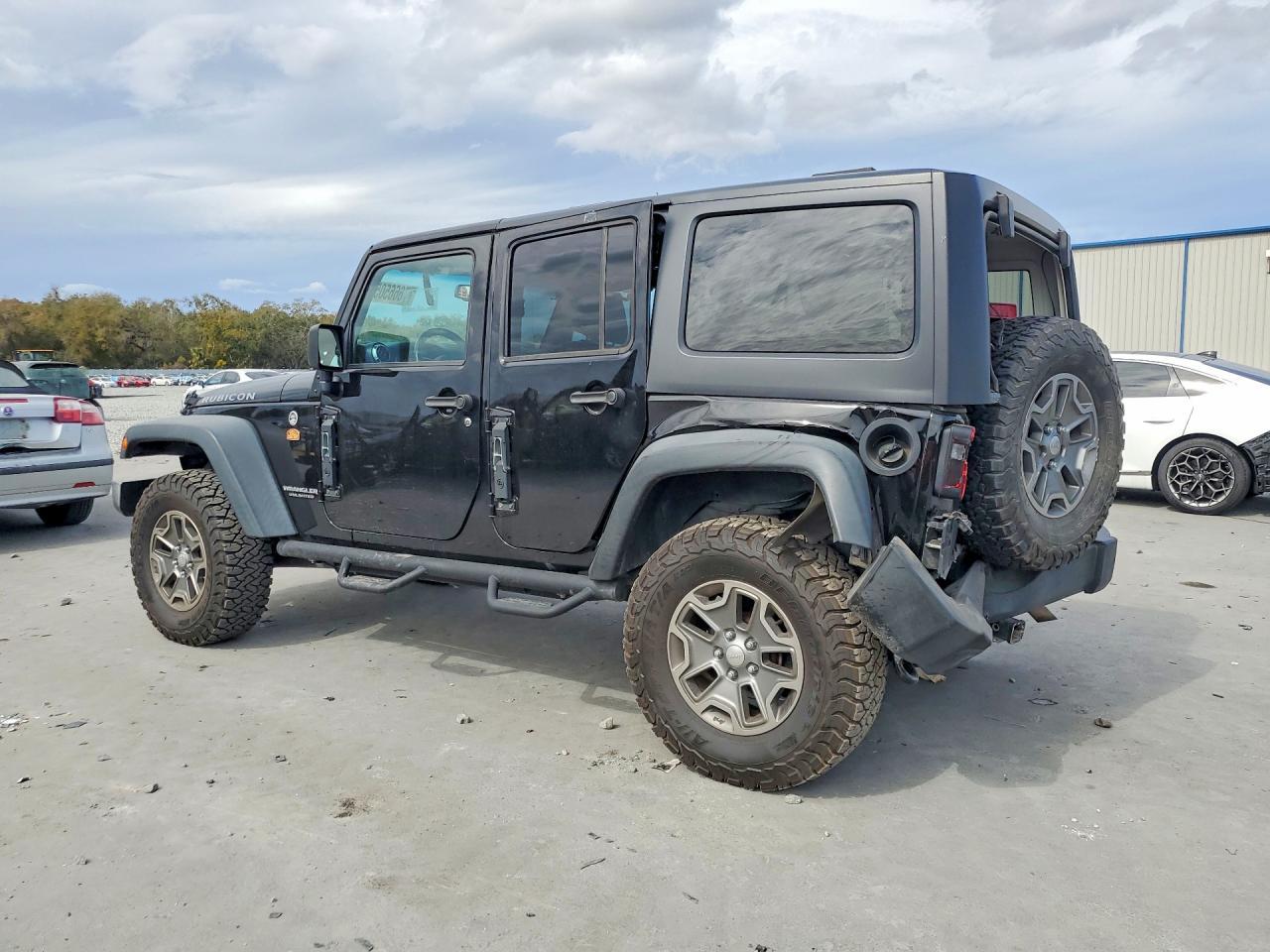 2017 Jeep Wrangler Unlimited Rubicon - Image 2