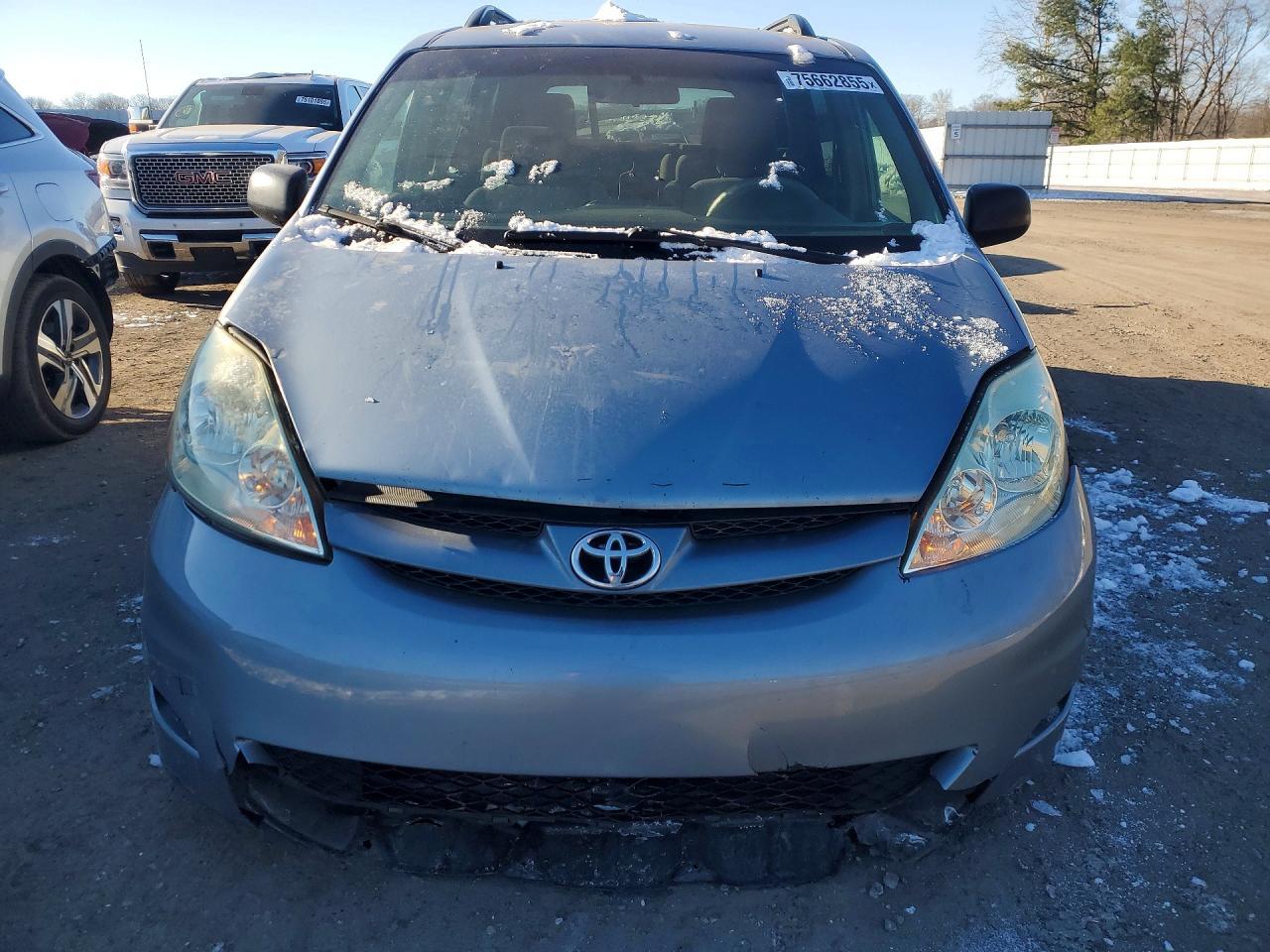 2010 Toyota Sienna Le 7-Passenger - Фото 5
