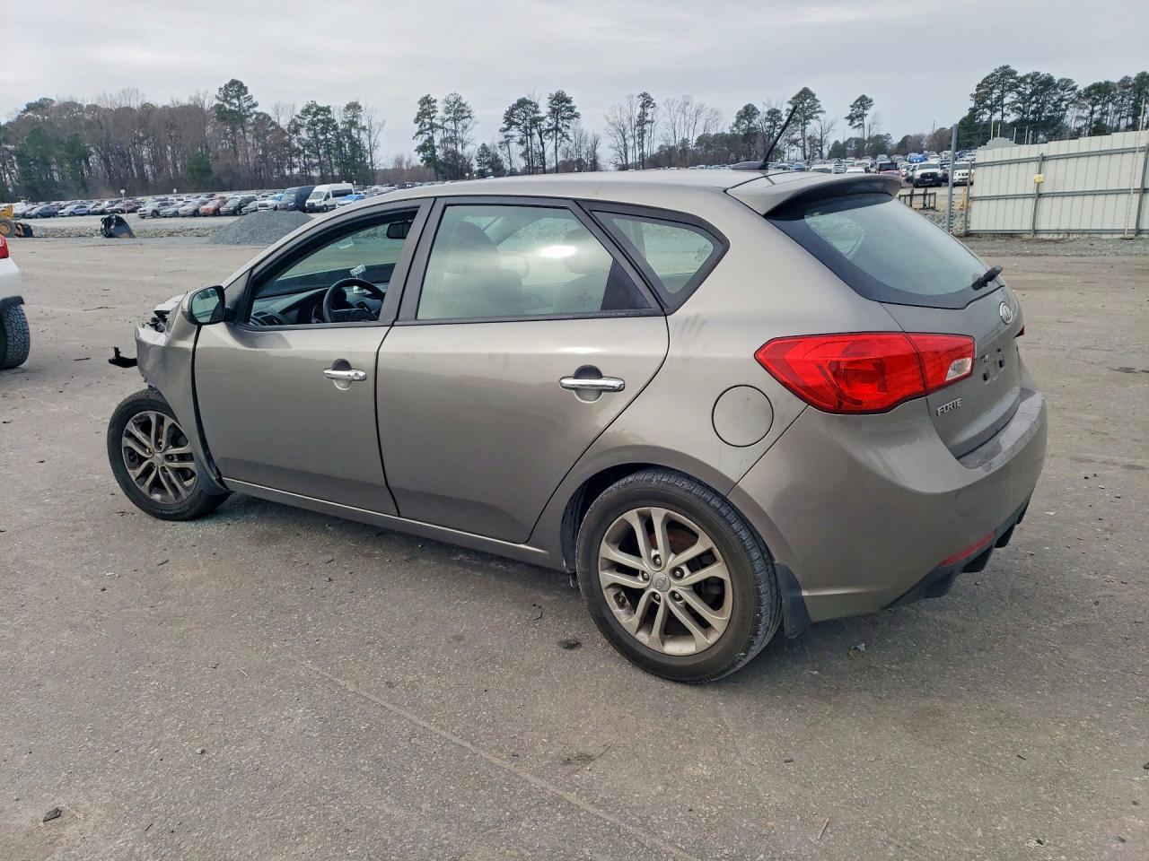 2011 Kia Forte Ex - Image 2