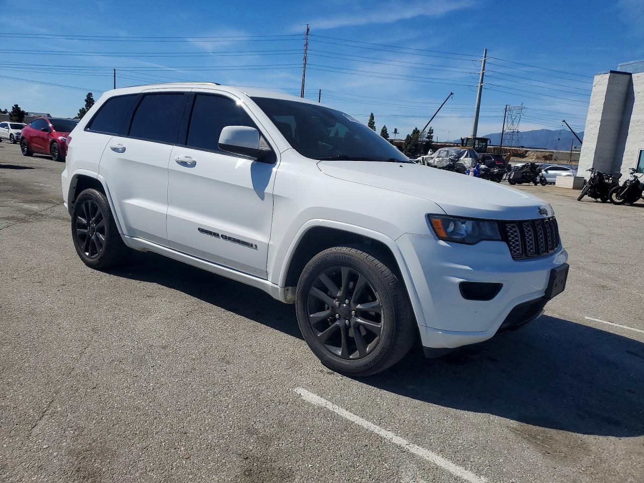2018 Jeep Grand Cherokee Laredo - Image 4