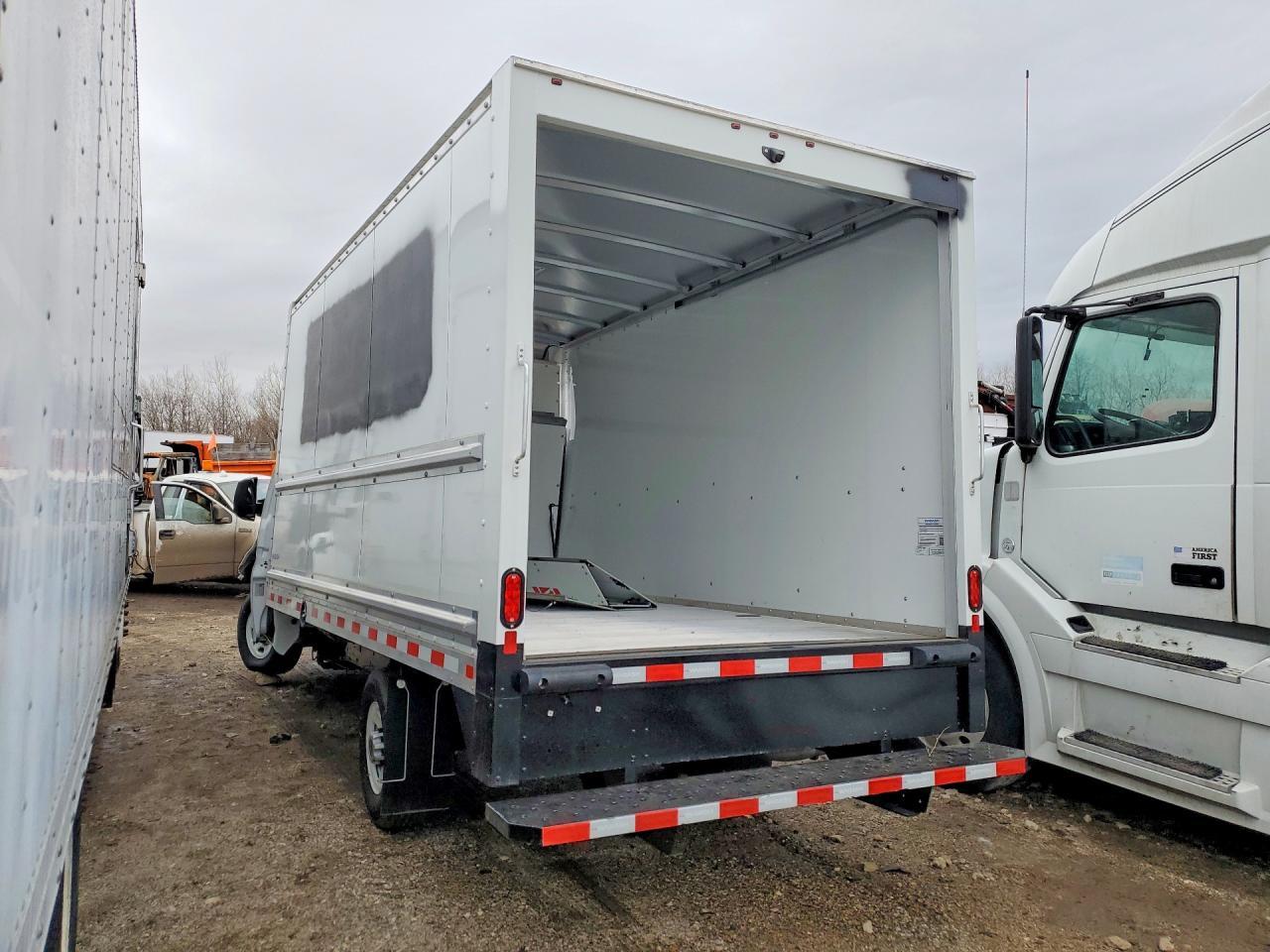 2025 GMC Savana Box Truck - Фото 2