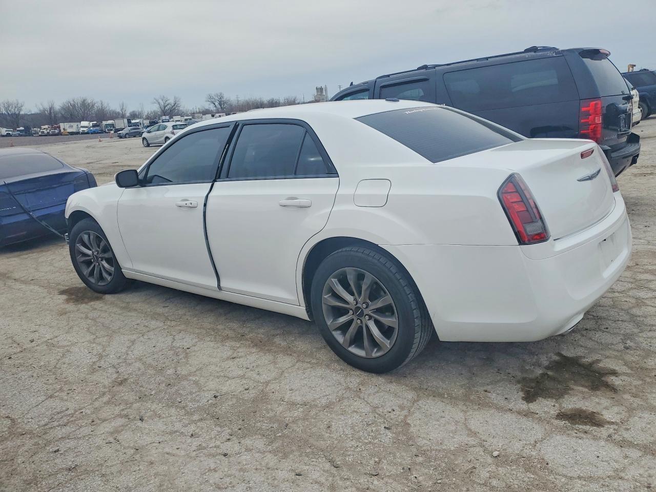 2014 Chrysler 300 S - Фото 2
