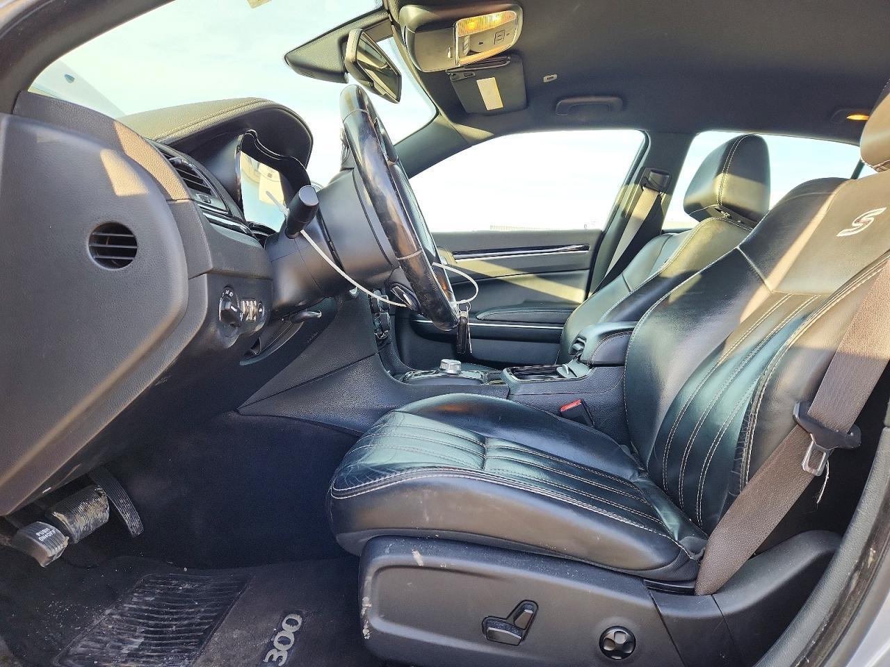 2017 Chrysler 300 S - Фото 7