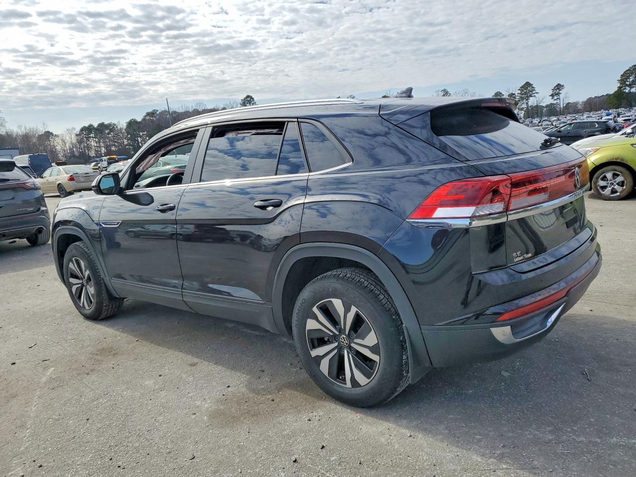 2024 Volkswagen Atlas Cross Sport Se - Image 2