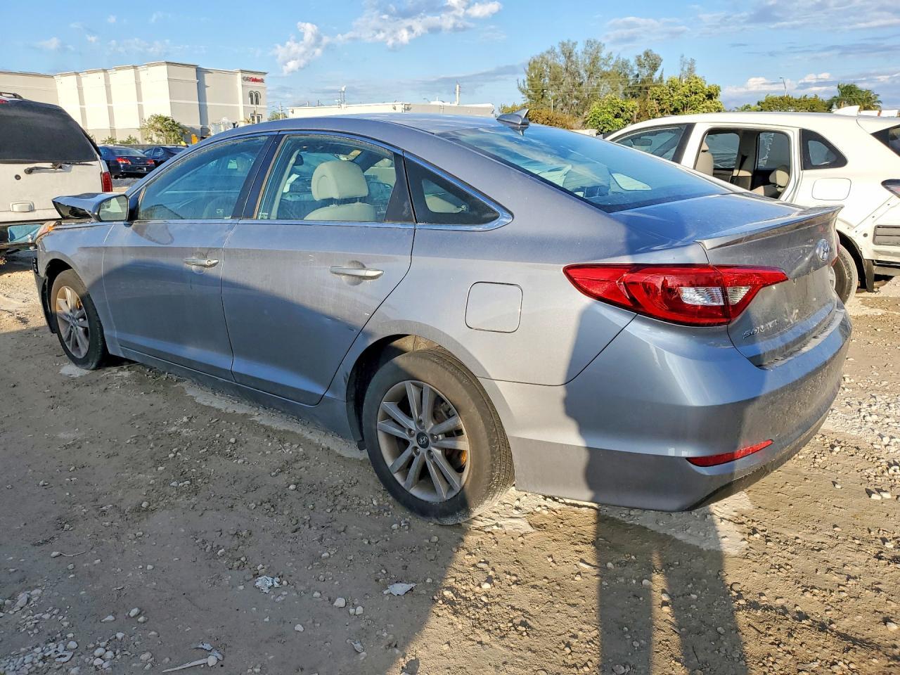 2016 Hyundai Sonata Se - Image 2