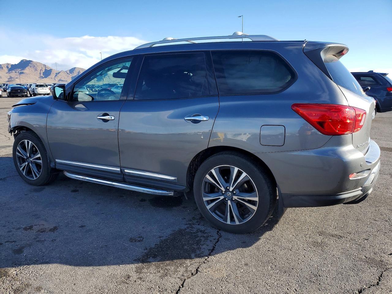 2018 Nissan Pathfinder S - Фото 2