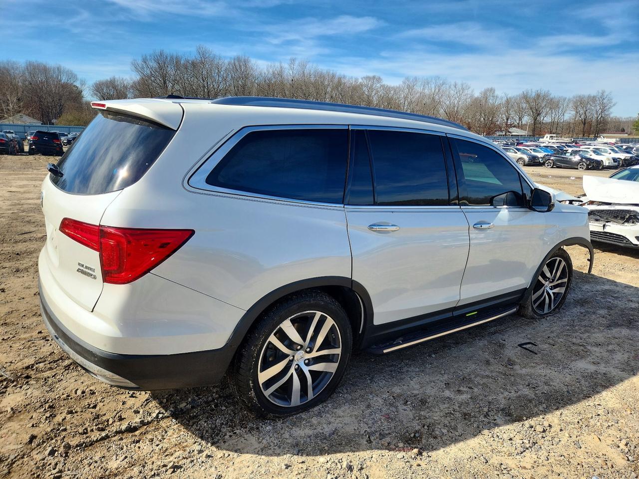 2017 Honda Pilot Elite - Фото 3