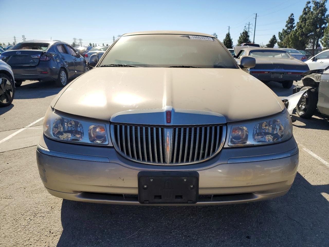 2000 Lincoln Town Car Executive - Фото 5
