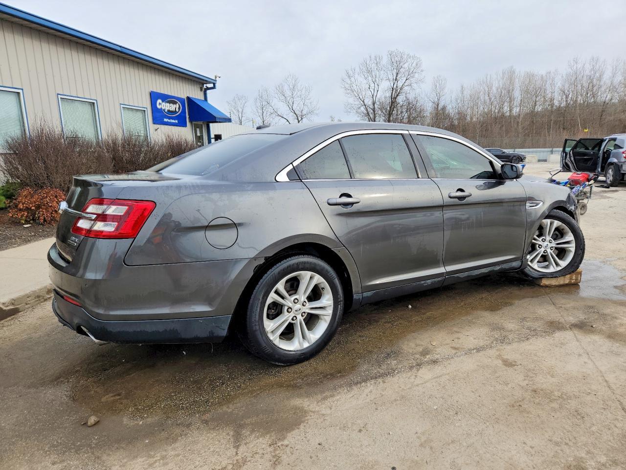 2017 Ford Taurus Sel - Image 3