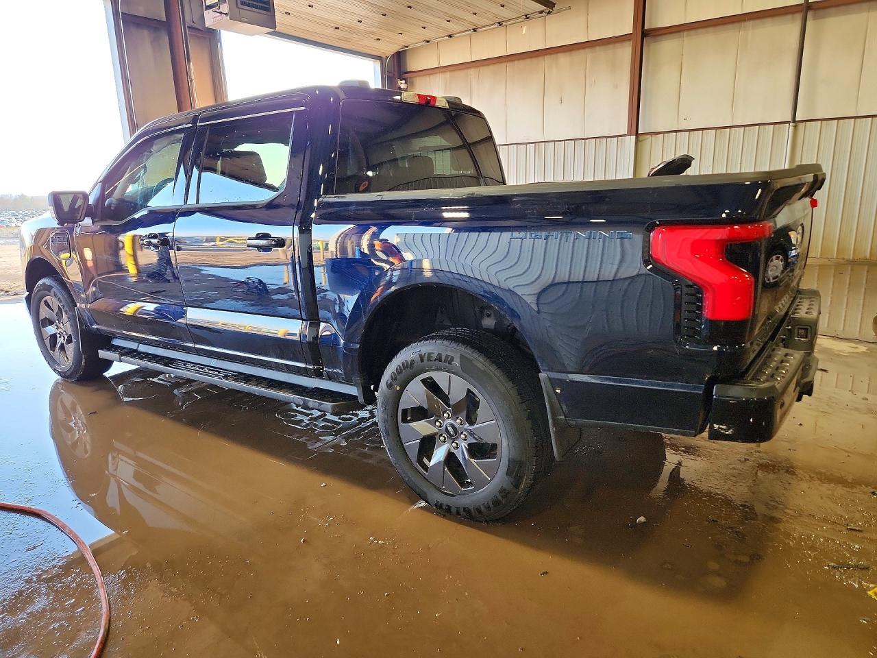 2025 Ford F150 Lightning Xlt - Фото 2