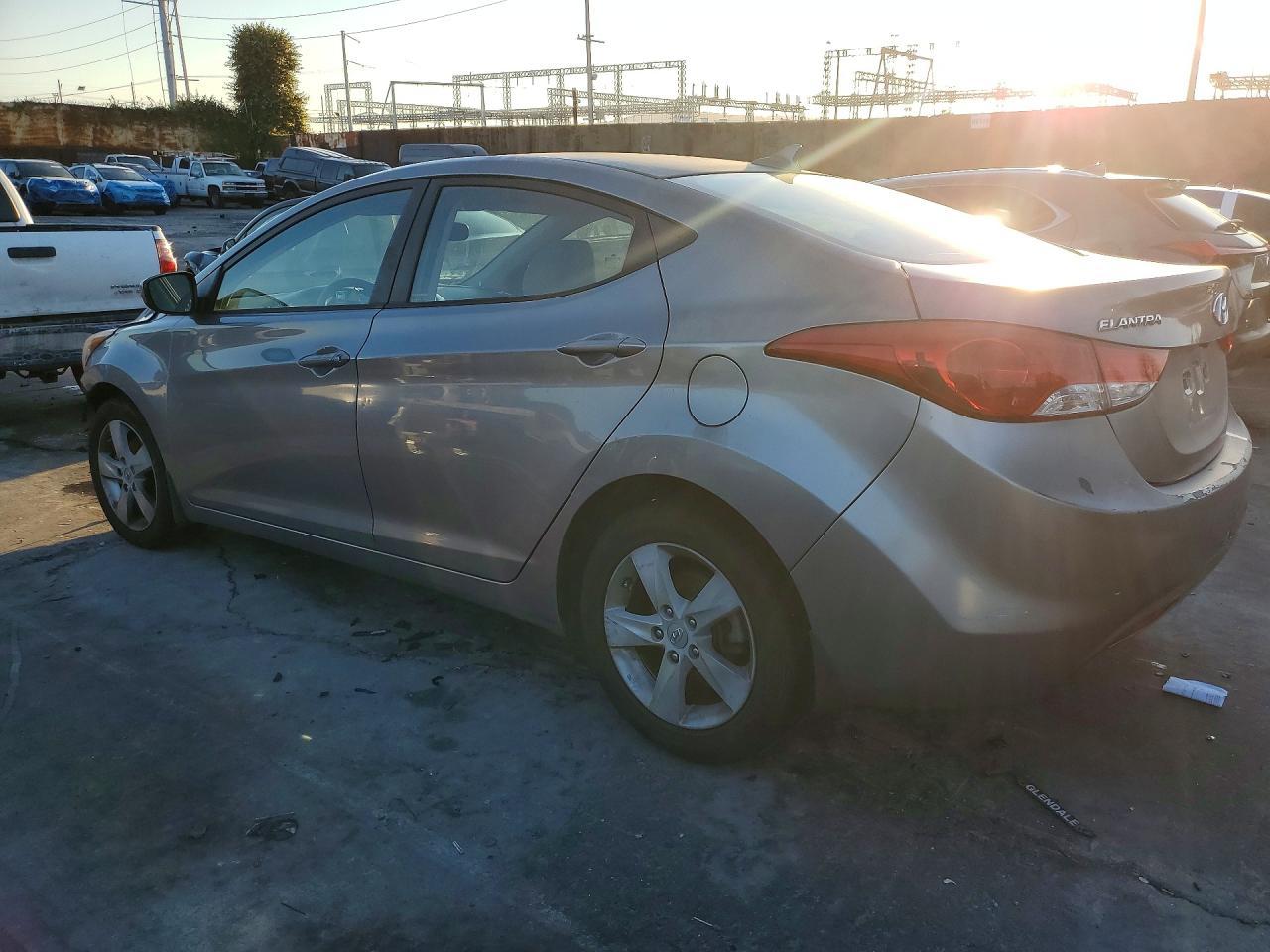 2013 Hyundai Elantra Gls - Фото 2