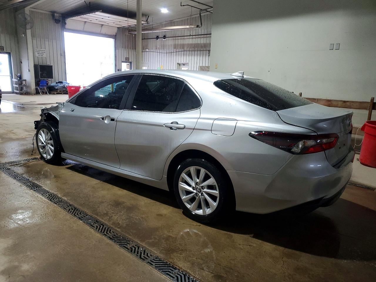 2023 Toyota Camry Le - Фото 2