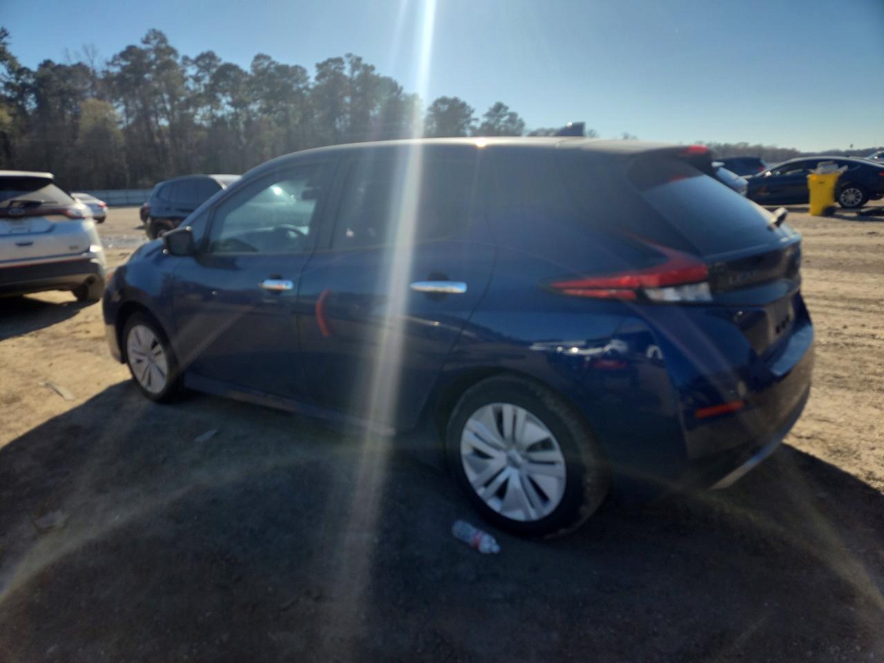 2025 Nissan Leaf S - Фото 2