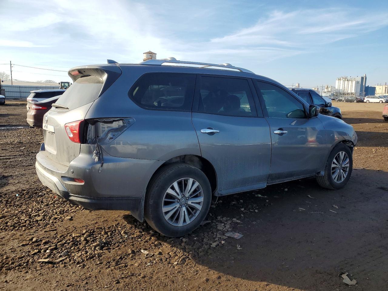 2019 Nissan Pathfinder S - Фото 3