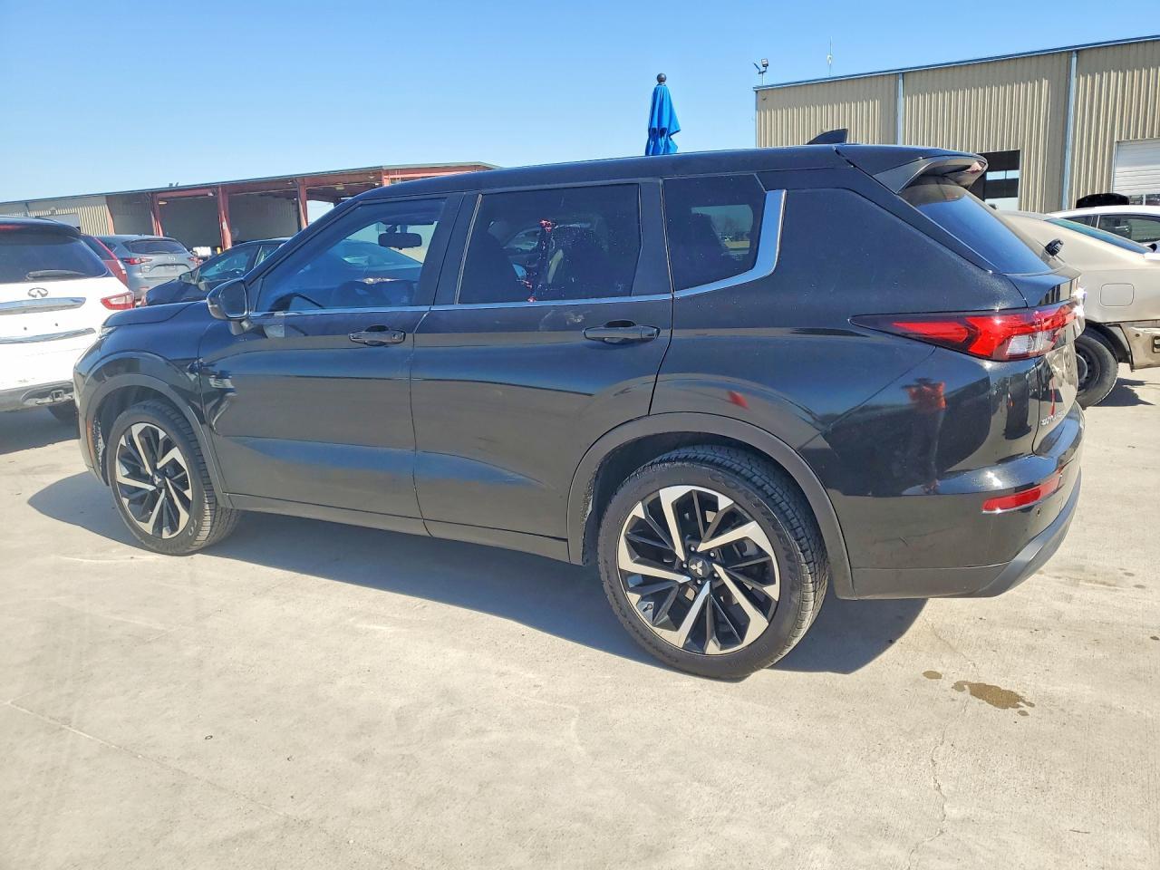 2022 Mitsubishi Outlander Es - Фото 2