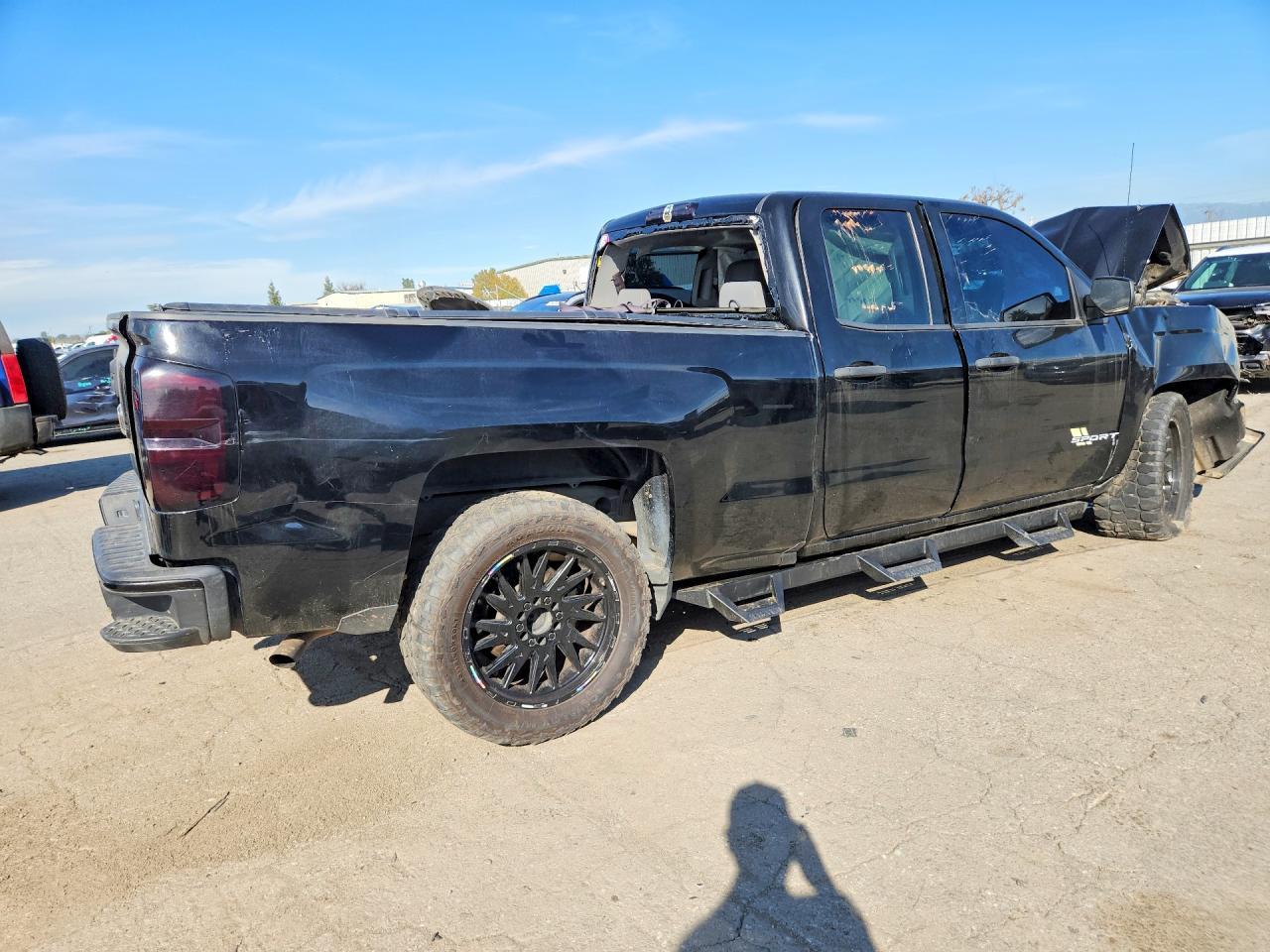 2017 Chevrolet Silverado K1500 Custom - Фото 3