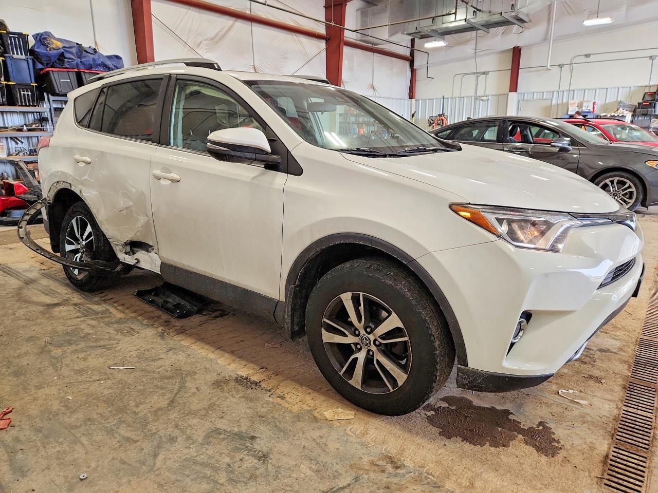 2017 Toyota Rav4 Xle - Image 4
