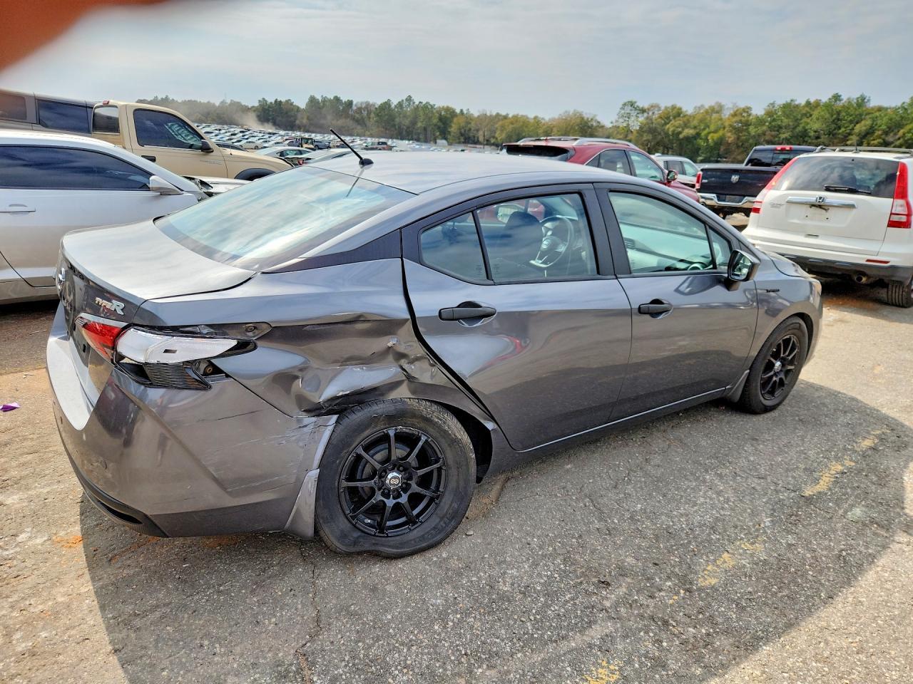 2021 Nissan Versa S - Image 3