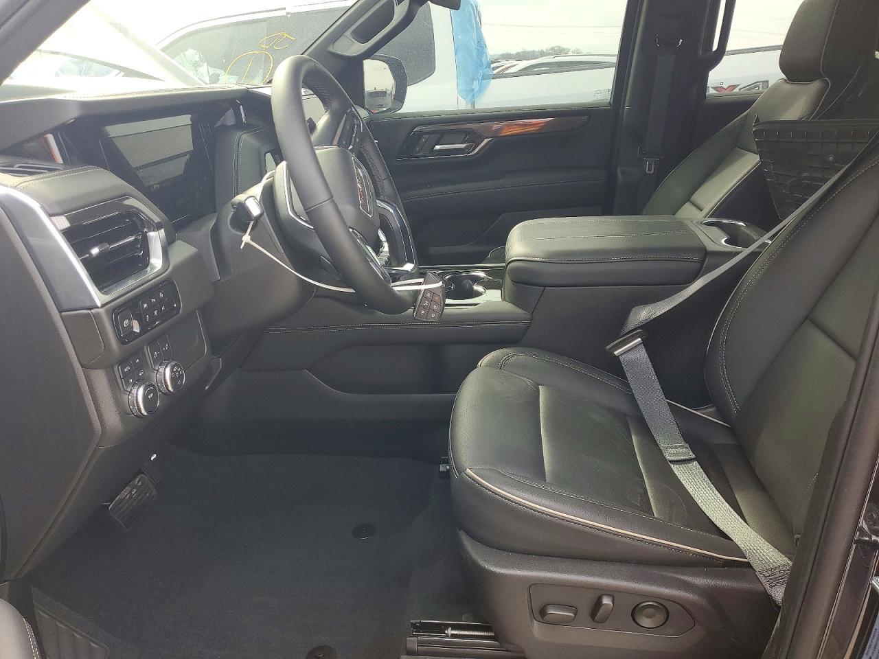 2025 GMC Yukon Elevation - Image 7