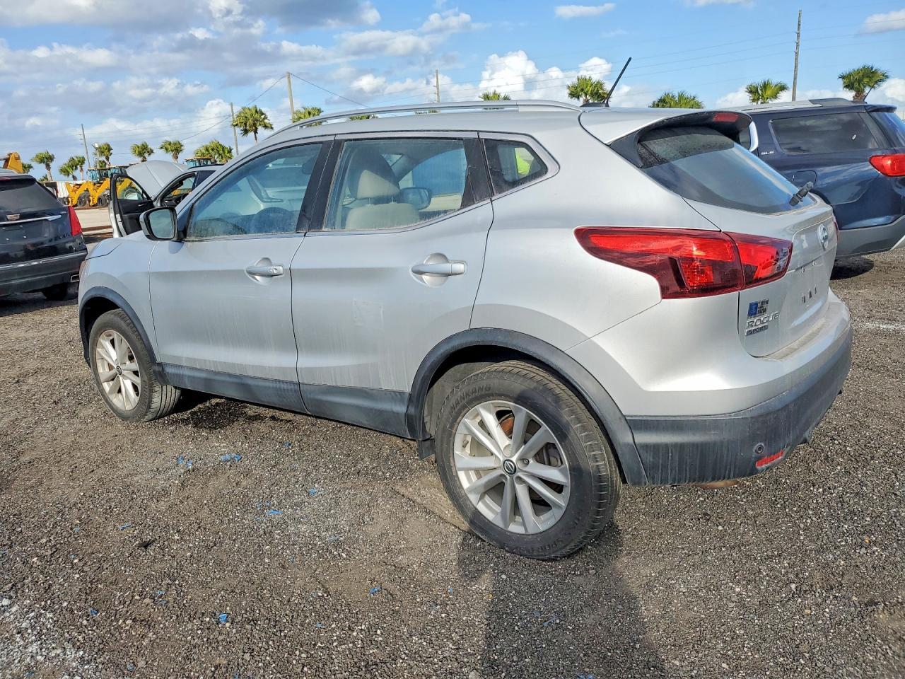 2019 Nissan Rogue Sport S - Image 3