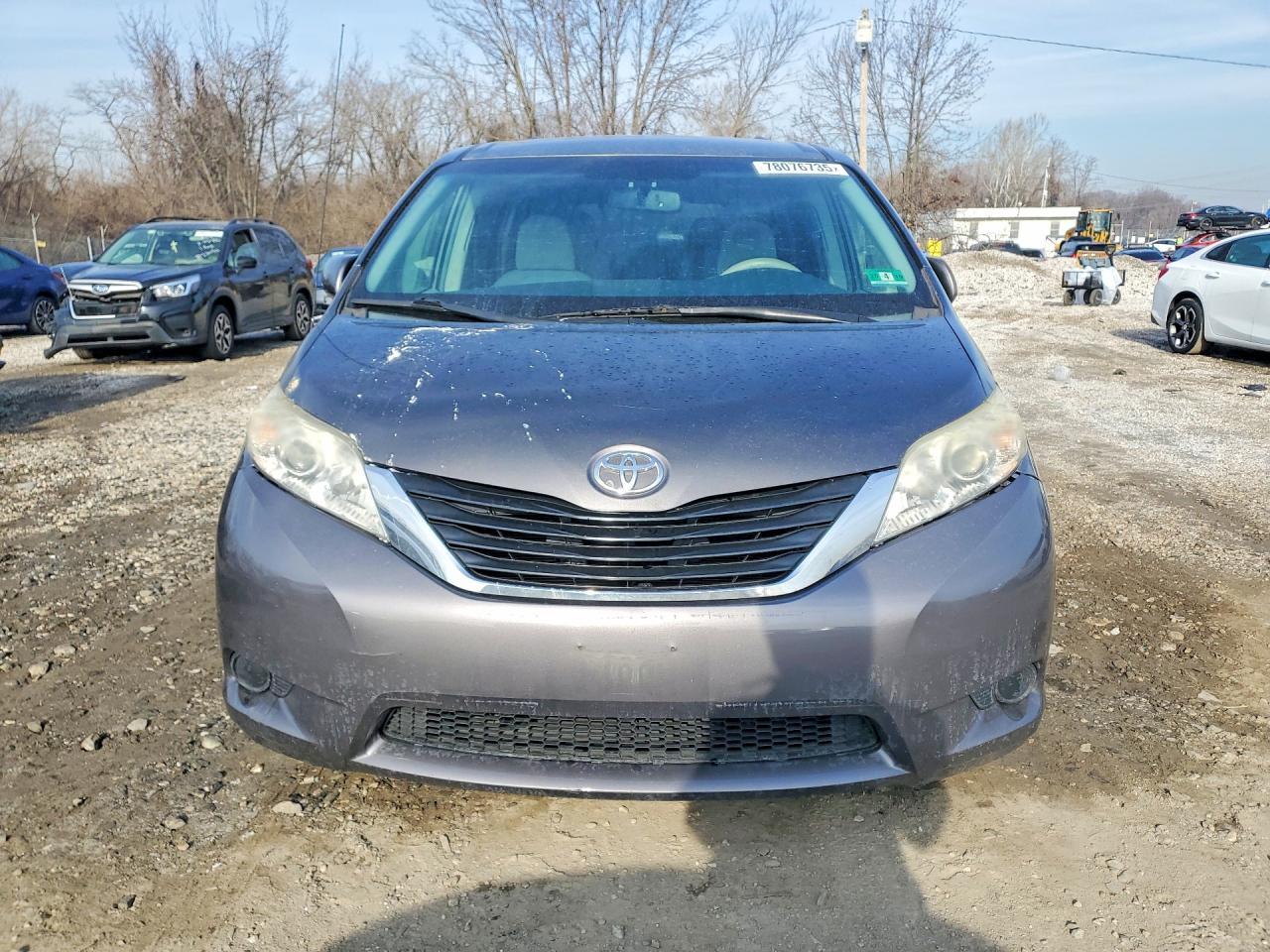 2012 Toyota Sienna Le 8-Passenger - Image 5