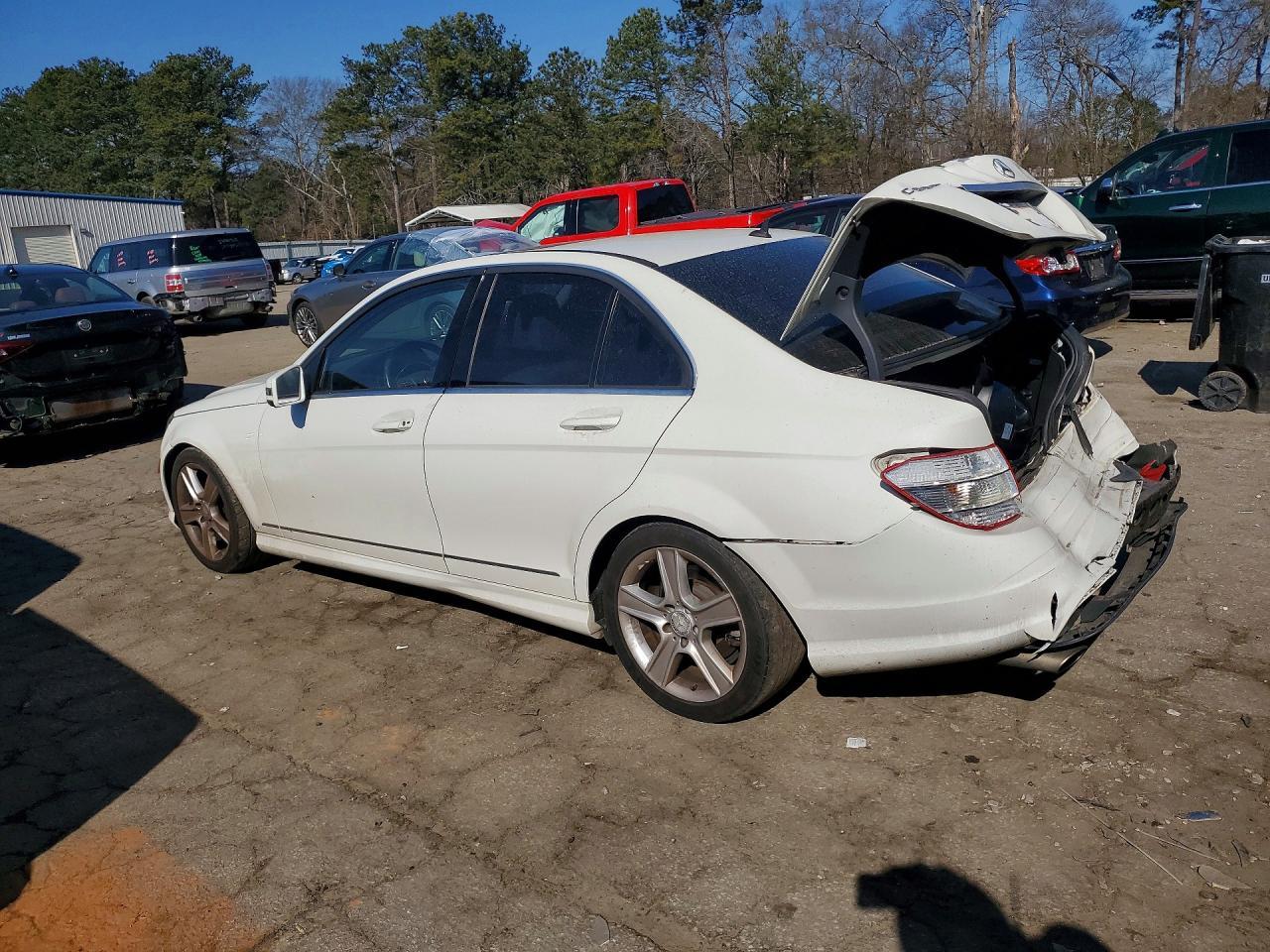 2011 Mercedes-Benz C 300 - Фото 2
