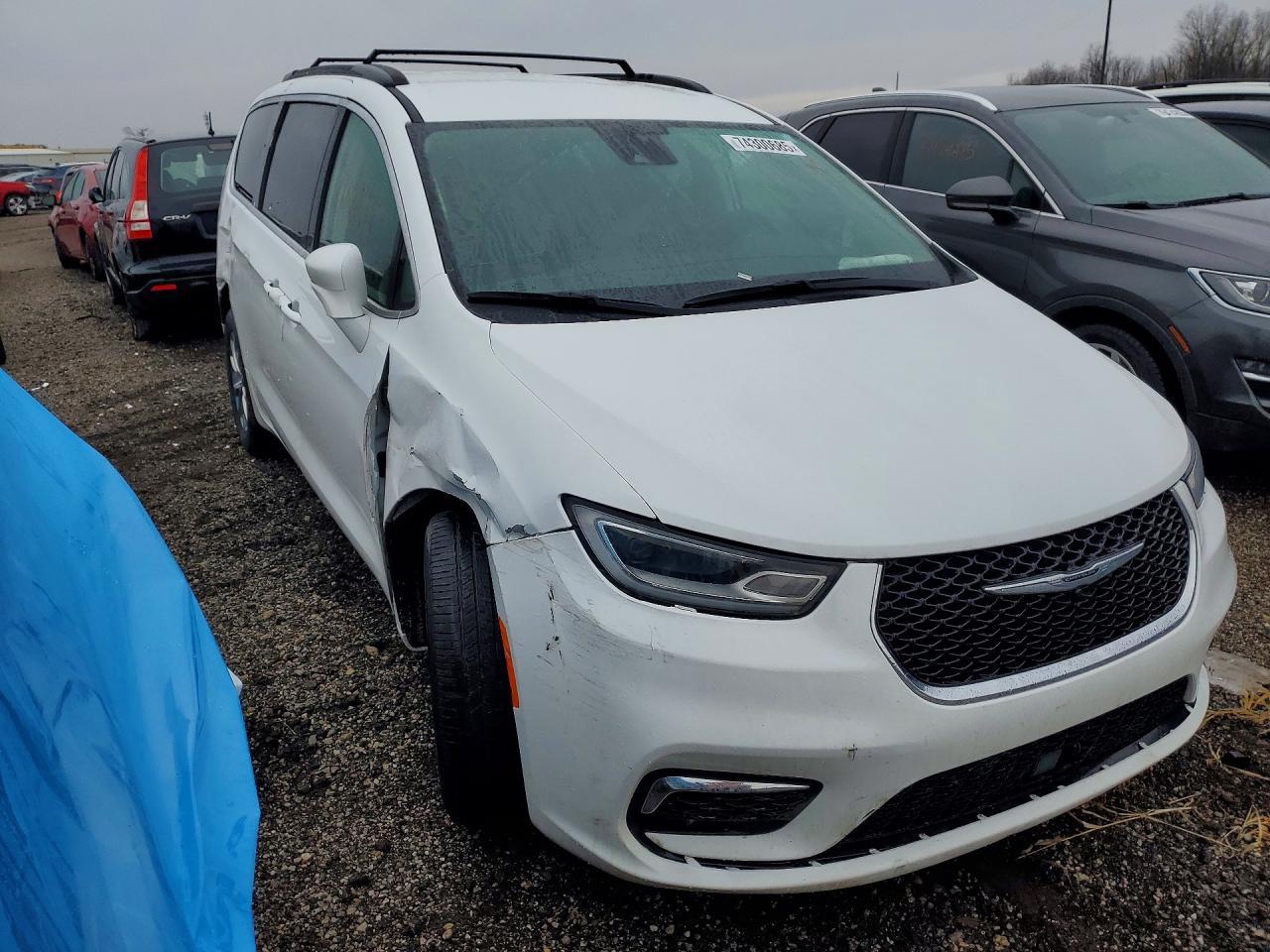 2022 Chrysler Pacifica Touring L - Image 4