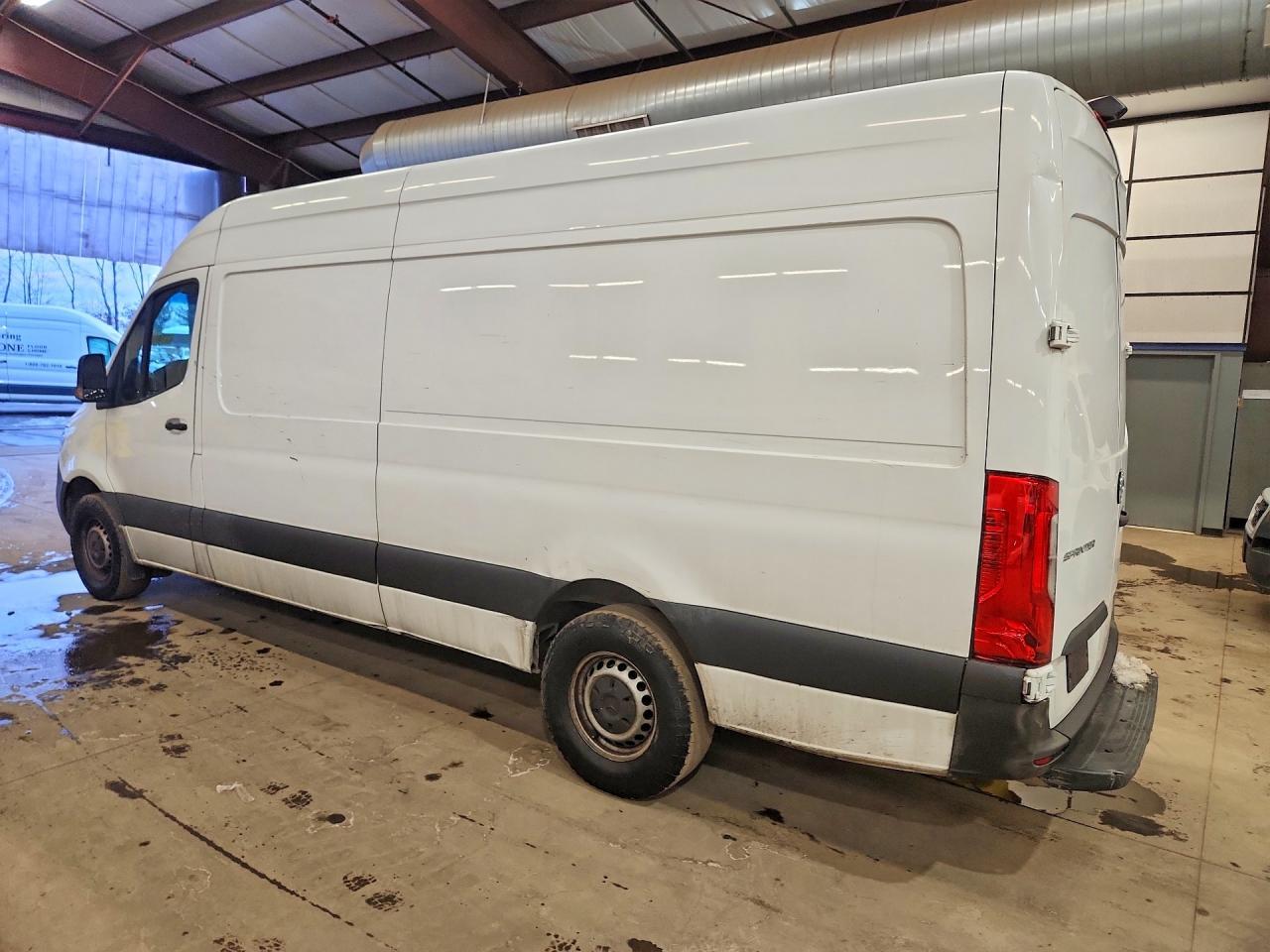 2021 Mercedes-Benz Sprinter 2500 - Фото 2