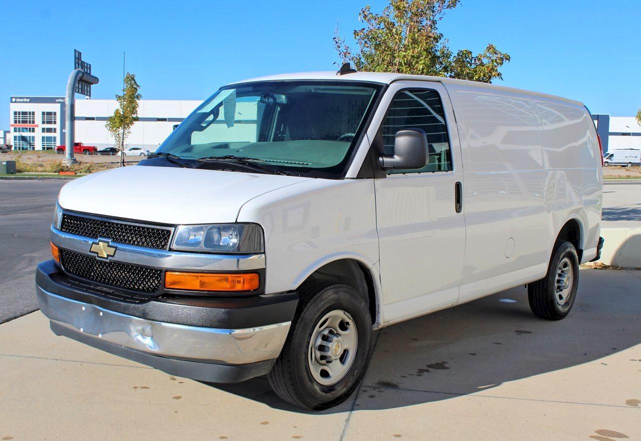 2023 Chevrolet Express G2500 - Фото 2