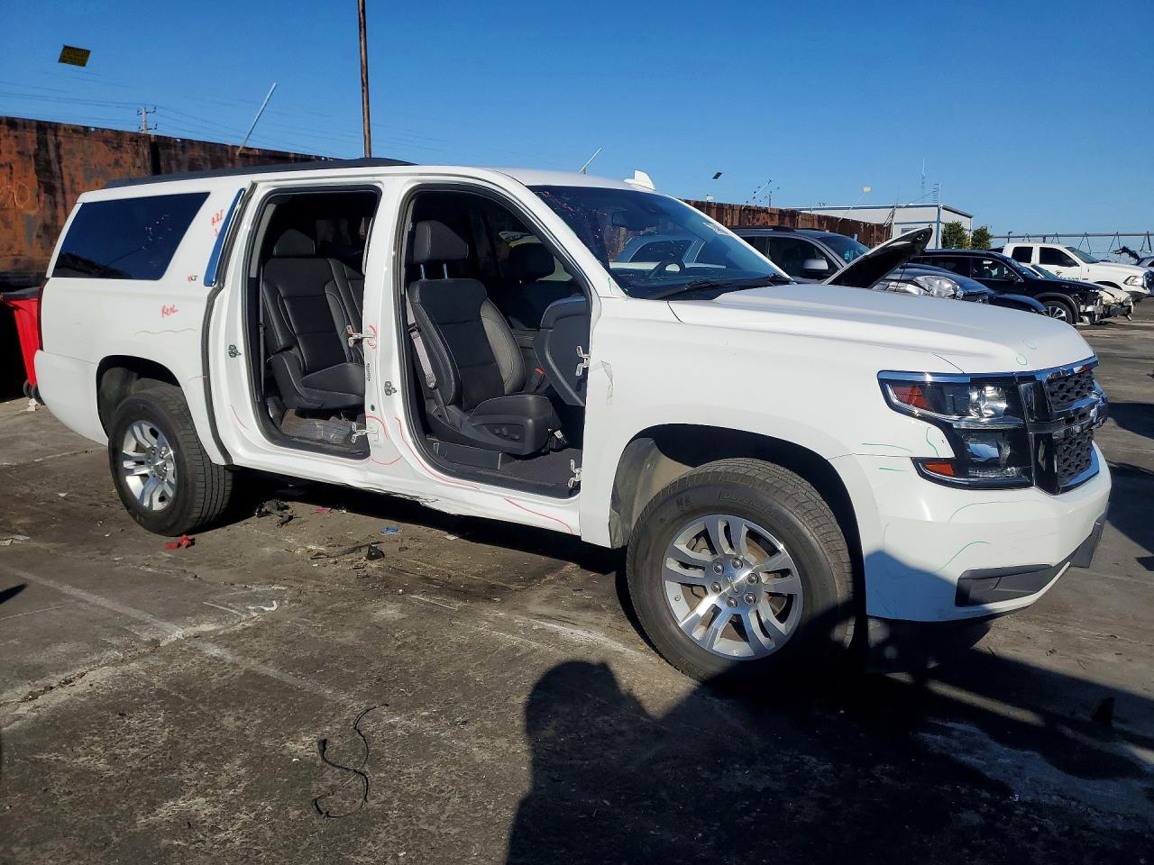 2019 Chevrolet Suburban C1500 Lt - Image 4