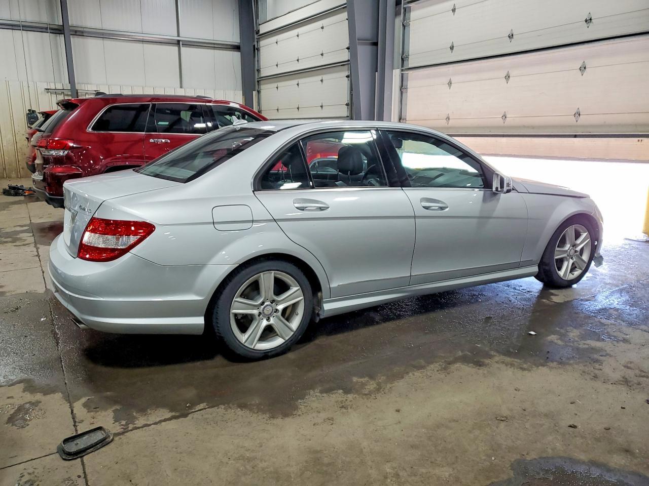 2011 Mercedes-Benz C 300 4Matic - Фото 3