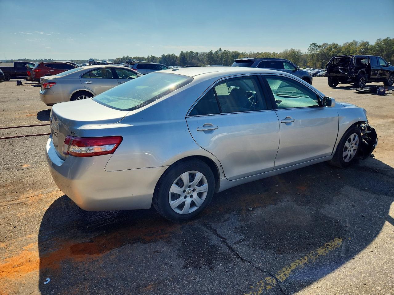 2011 Toyota Camry Le - Фото 3