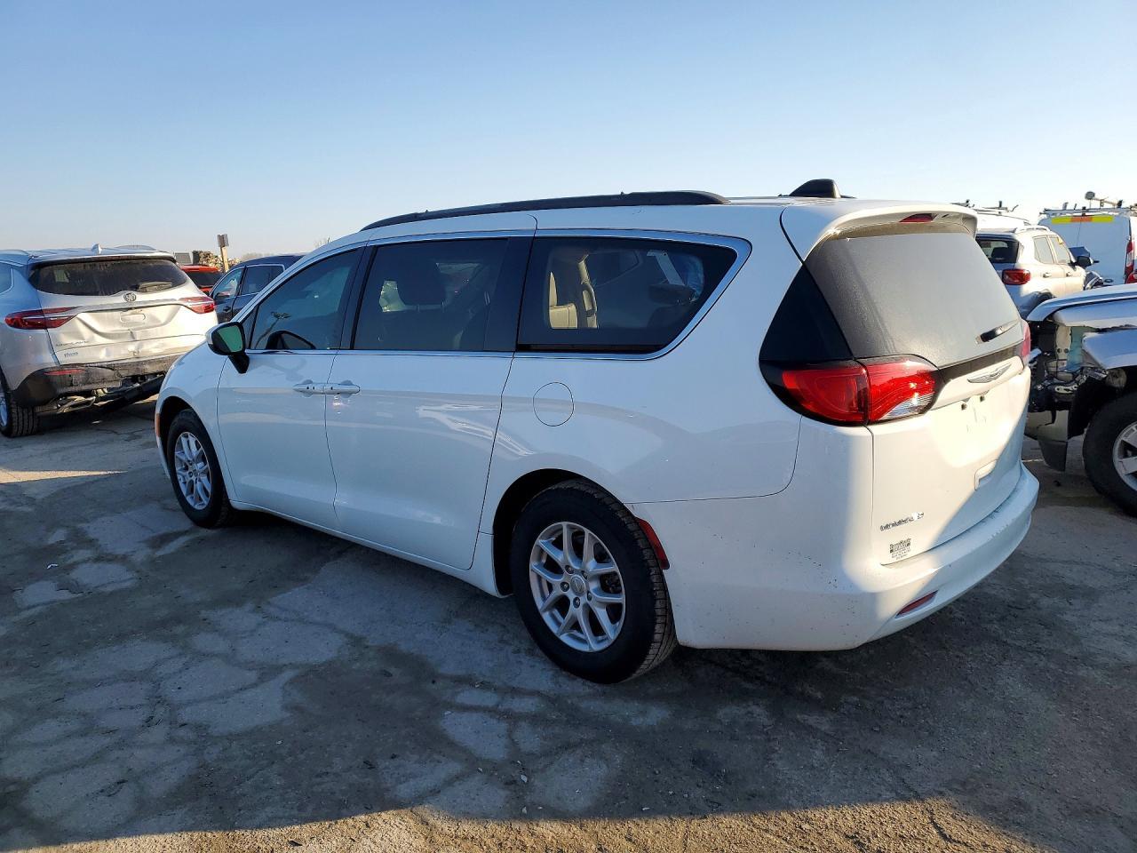 2021 Chrysler Voyager Lxi - Image 2