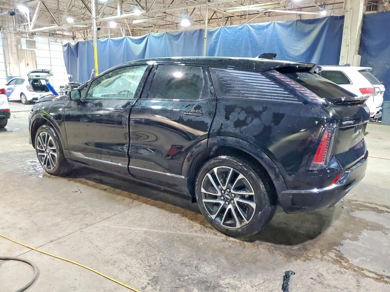 2026 Cadillac Optiq Sport - Фото 2