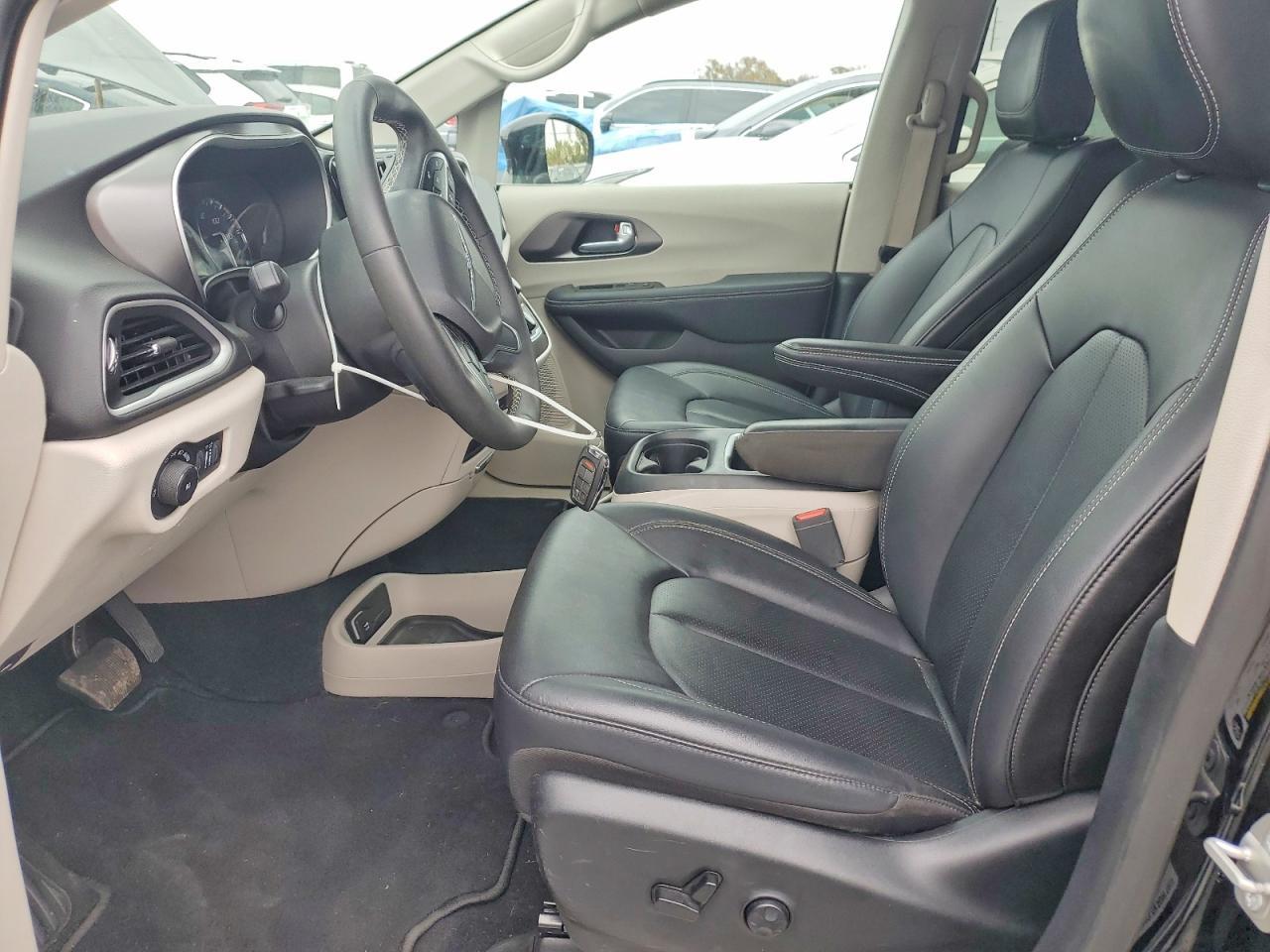 2024 Chrysler Pacifica Touring L - Image 7